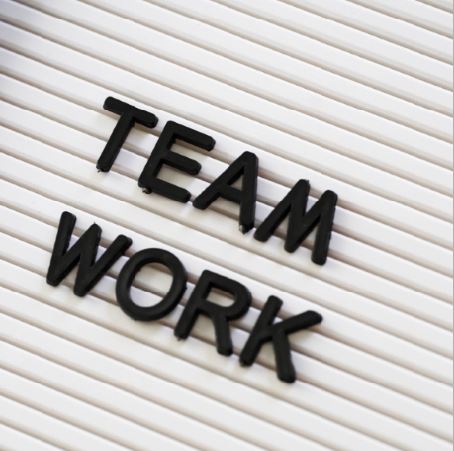 écoute active entreprise et travail d'équipe